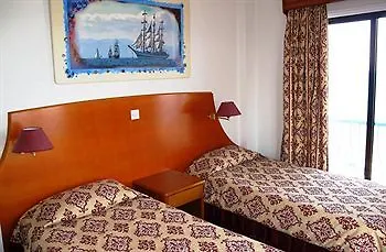 Zodiac Hotel Apartments Λάρνακα 4*,